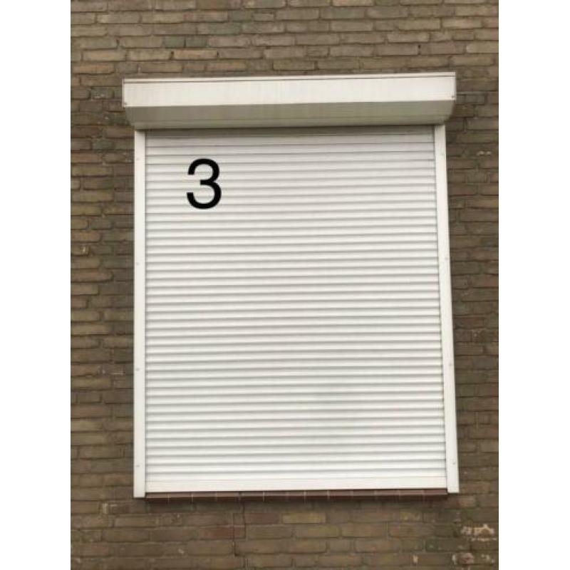 Diverse rolluiken handbediend wit