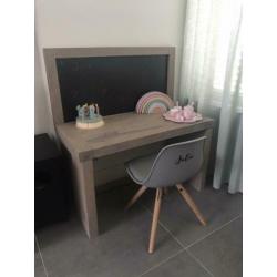 Kindertafel met magneet en krijtbord massief eiken