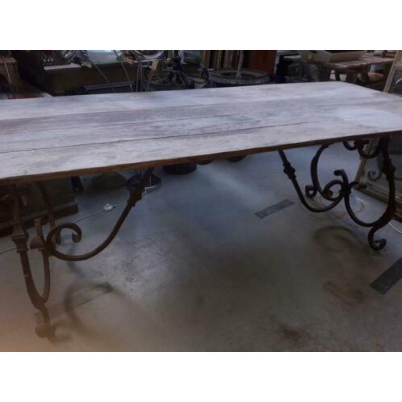 Grote buitentafel smeedijzer hardhouten blad