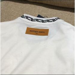 Louis vuitton lv wit chain nek tshirt