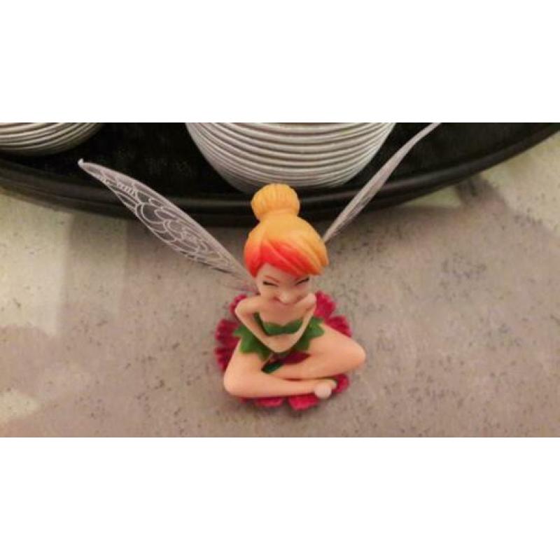 Kerst zittend kunstof Tinkerbell 8 cm hoog / Peter Pan elfje