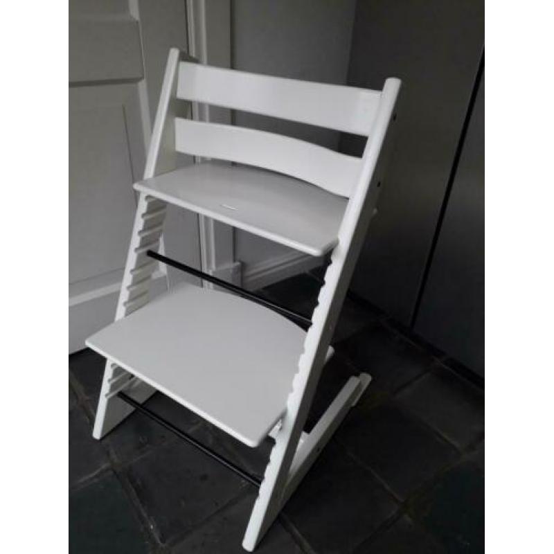 Witte stokke tripp trapp kinderstoel met babyset