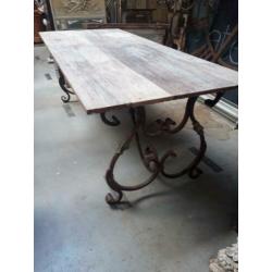 Grote buitentafel smeedijzer hardhouten blad