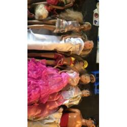 8 poppen Barbie Ken