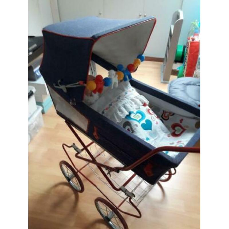 Retro poppenwagen