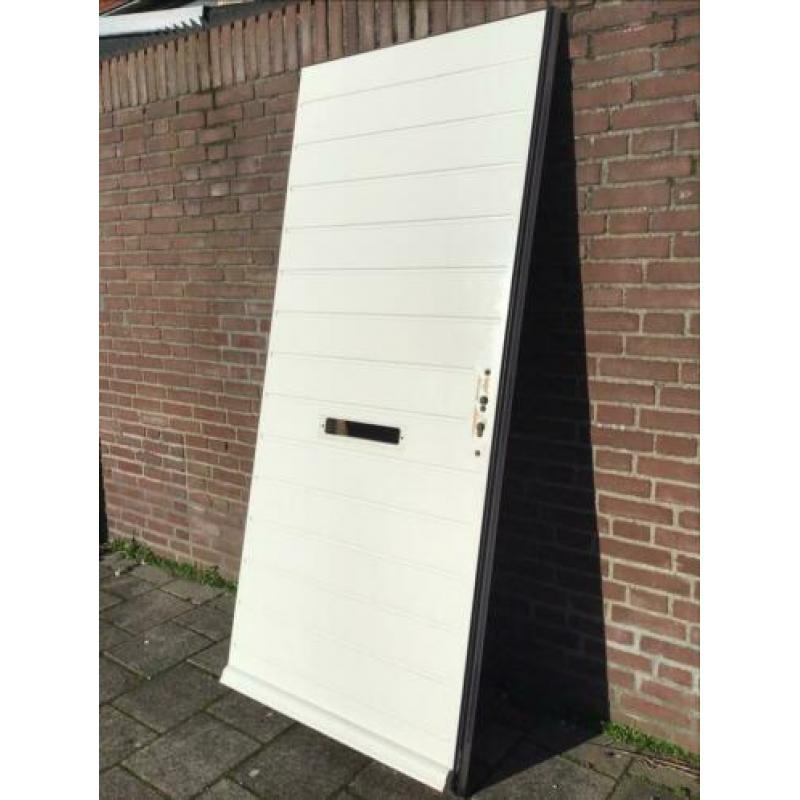 Voordeur 93x211,5cm ingefreesd driepuntssluiting schanieren