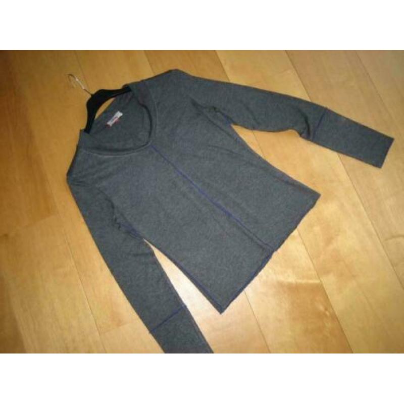 Prachtige stoere grijze longsleeve van 2026 maat 2 Snazzeys