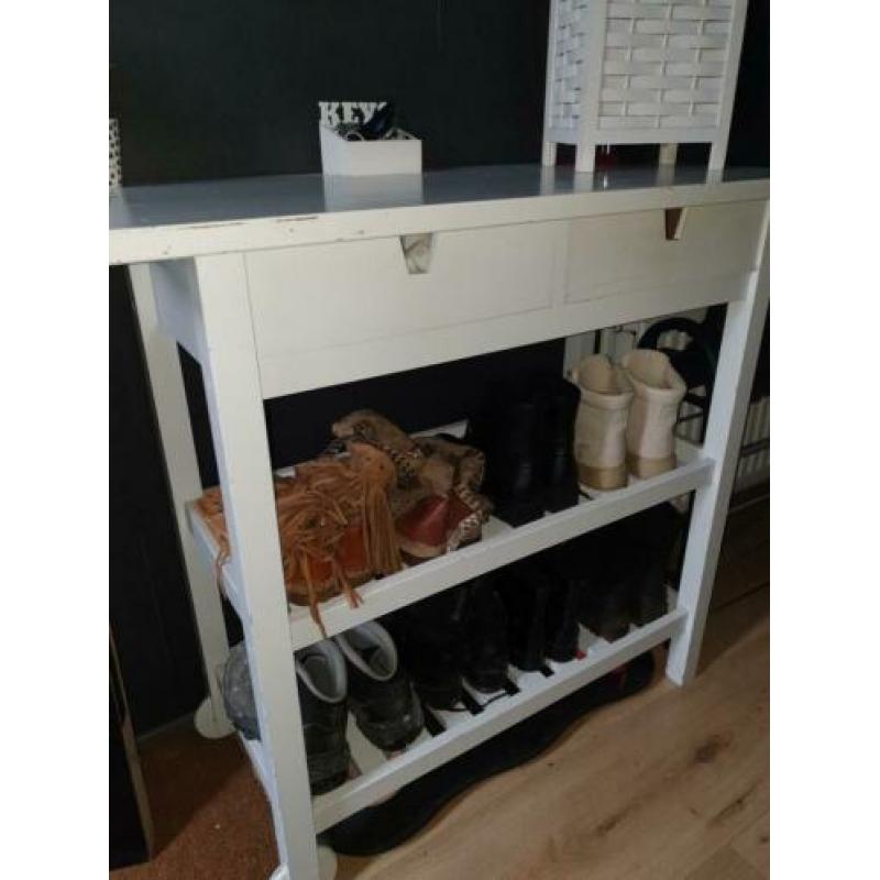 Witte sidetable