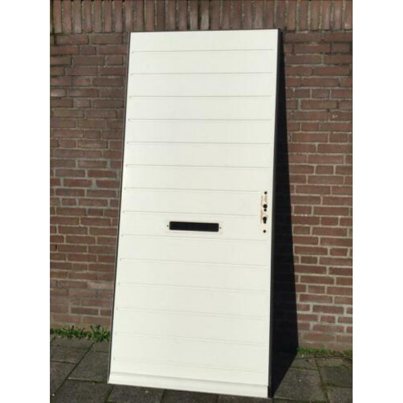 Voordeur 93x211,5cm ingefreesd driepuntssluiting schanieren