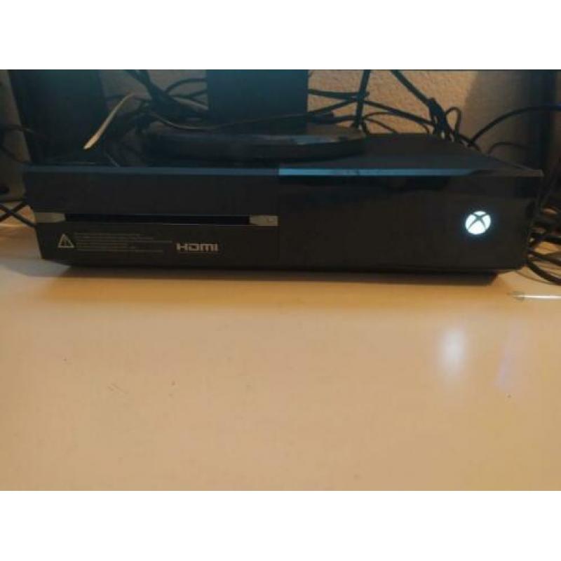 Xbox One 500Gb met Thrustmaster TMX stuur en F1 2019
