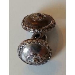Antieke klederdracht keelknopen sieraad kind sieraden knopen