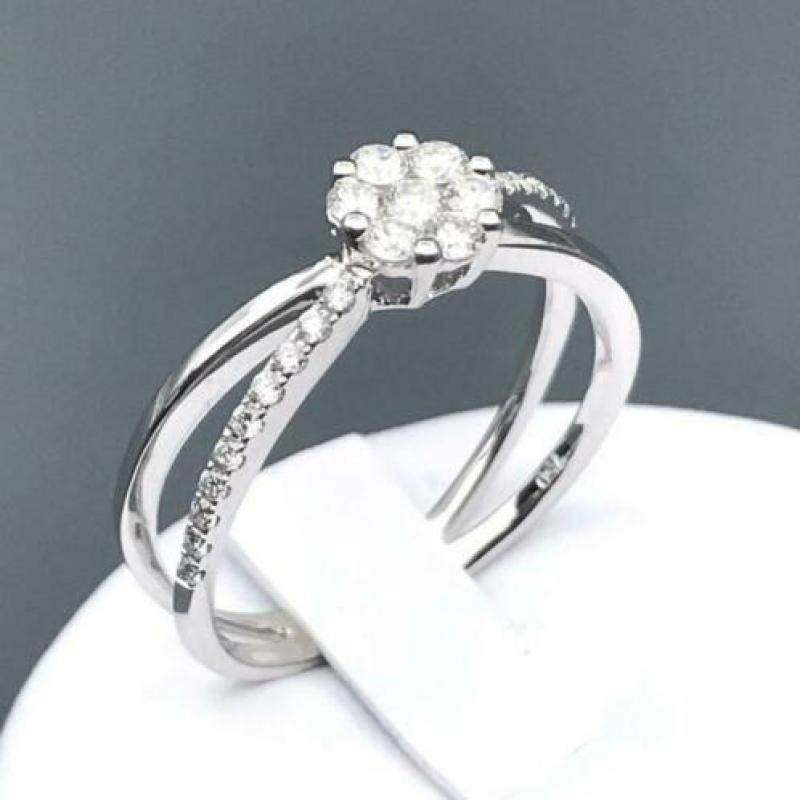 18 kt goud met geslepen diamanten