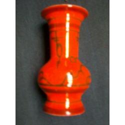 Vaas oranje en asbakflora holland 1890 hoog 16 cm chip van o