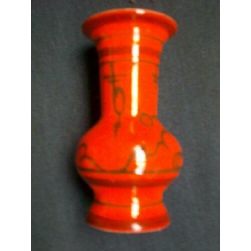 Vaas oranje en asbakflora holland 1890 hoog 16 cm chip van o