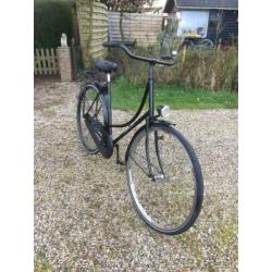 Stoere, heerlijk licht fietsende, oma-stadsfiets.