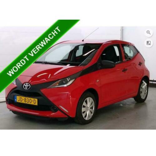 Toyota Aygo 1.0 VVT-i x / *5-DEURS* / AIRBAGS / ABS / LED