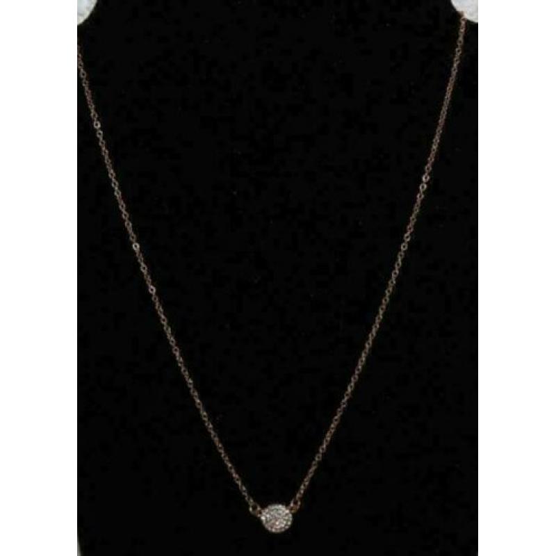 rose kleurige ketting met strass rondje