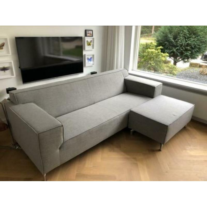 Zeer nette en schone bank met hocker