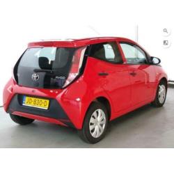 Toyota Aygo 1.0 VVT-i x / *5-DEURS* / AIRBAGS / ABS / LED