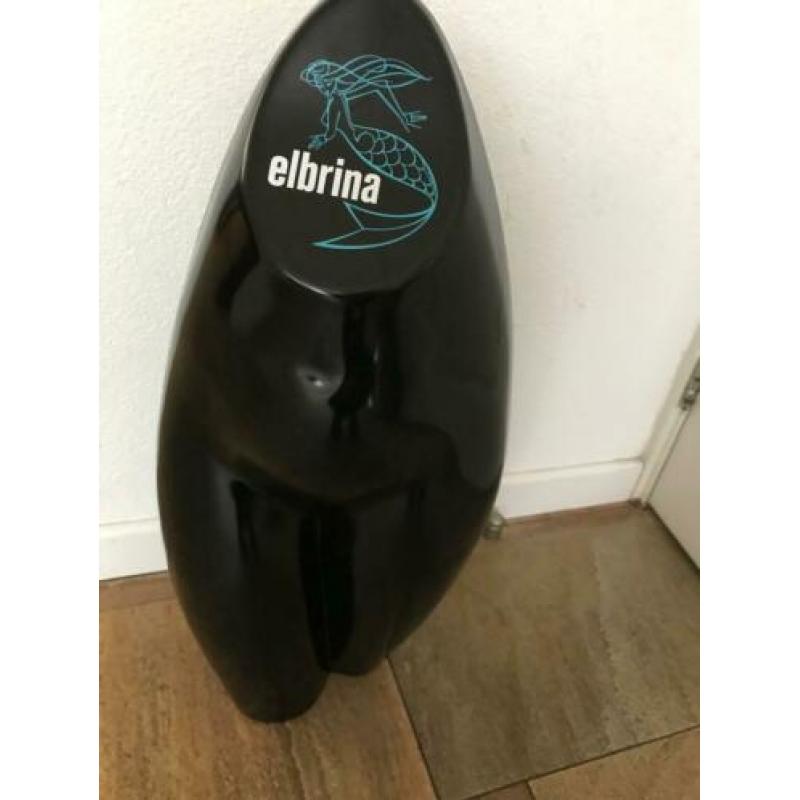 Elbrina oud etalage materiaal
