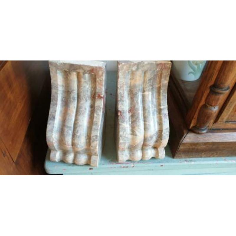 2 zware marmeren ornamenten