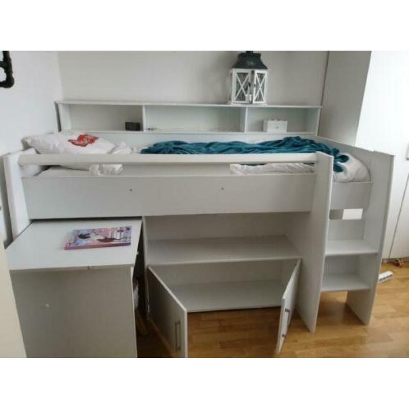 Half hoog slaper met bureau