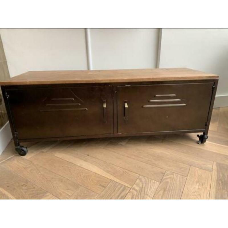 Stalen locker tv meubel