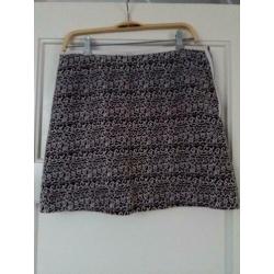 summum rokje, maat 38, zwart met creme, ritssluiting