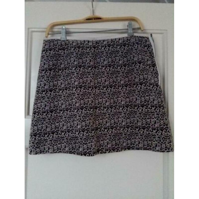 summum rokje, maat 38, zwart met creme, ritssluiting