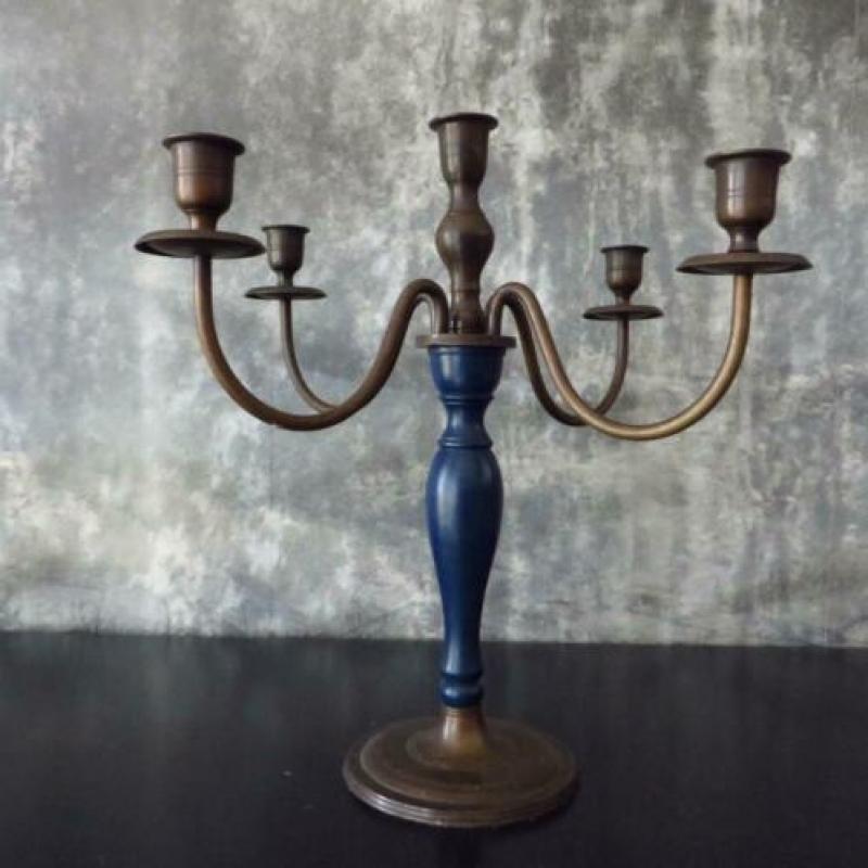 Antieke kandelaar blauw