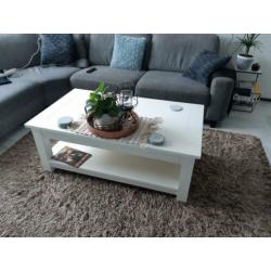 Eettafel,Salontafel en Tv kast,in goede stevige staat!!