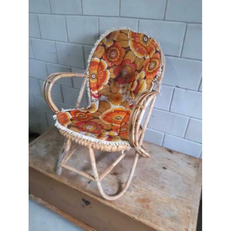 Vintage rotan stoeltje.