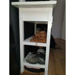 Witte sidetable