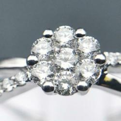 18 kt goud met geslepen diamanten