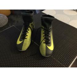 Nike Mercurius CR7 voetbalschoen maat 36