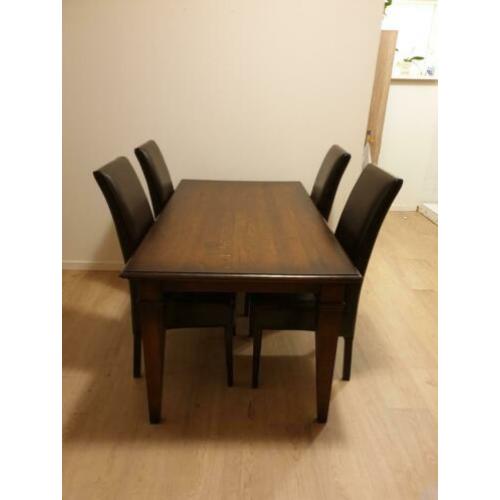 eetkamertafel met 4 stoelen plus bijpassende salontafel