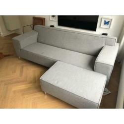 Zeer nette en schone bank met hocker