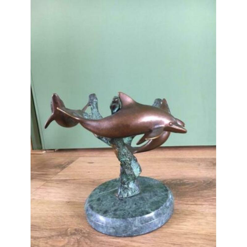 Bronzen beeld met 2 dolfijnen