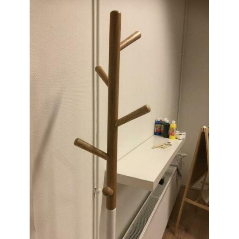 Staande houten kapstok