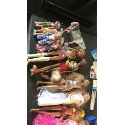 8 poppen Barbie Ken