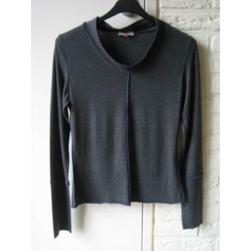 Prachtige stoere grijze longsleeve van 2026 maat 2 Snazzeys