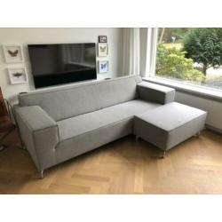 Zeer nette en schone bank met hocker