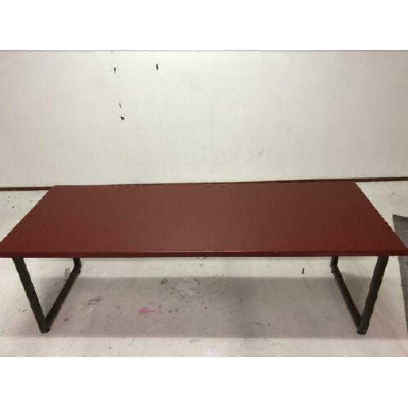 Tafel met geoxideerd onderstel. Heel mooi. 220x80