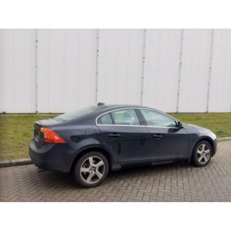 Volvo S60 1.6 T3 Momentum | Navigatie | Verwarmbare Voorstoe