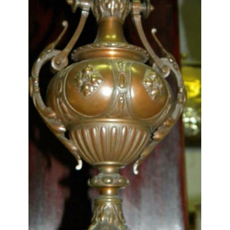 2 zware antieke bronzen kandelaars ca 1860.