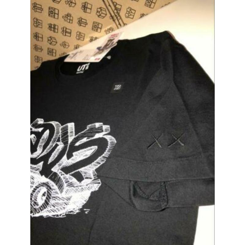Kaws t-shirt zwart