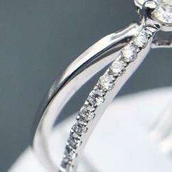 18 kt goud met geslepen diamanten