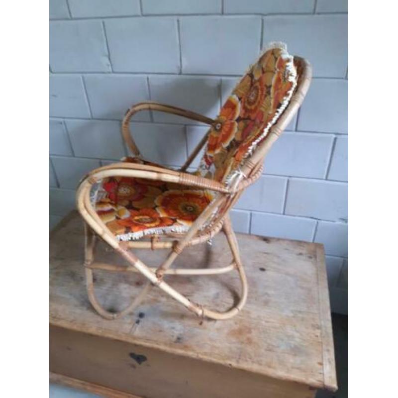 Vintage rotan stoeltje.