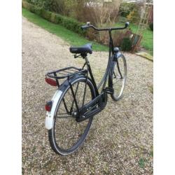 Stoere, heerlijk licht fietsende, oma-stadsfiets.