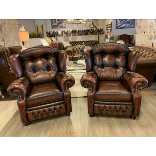 2 x Engelse Springvale chesterfield fauteuils Suzanne Rust